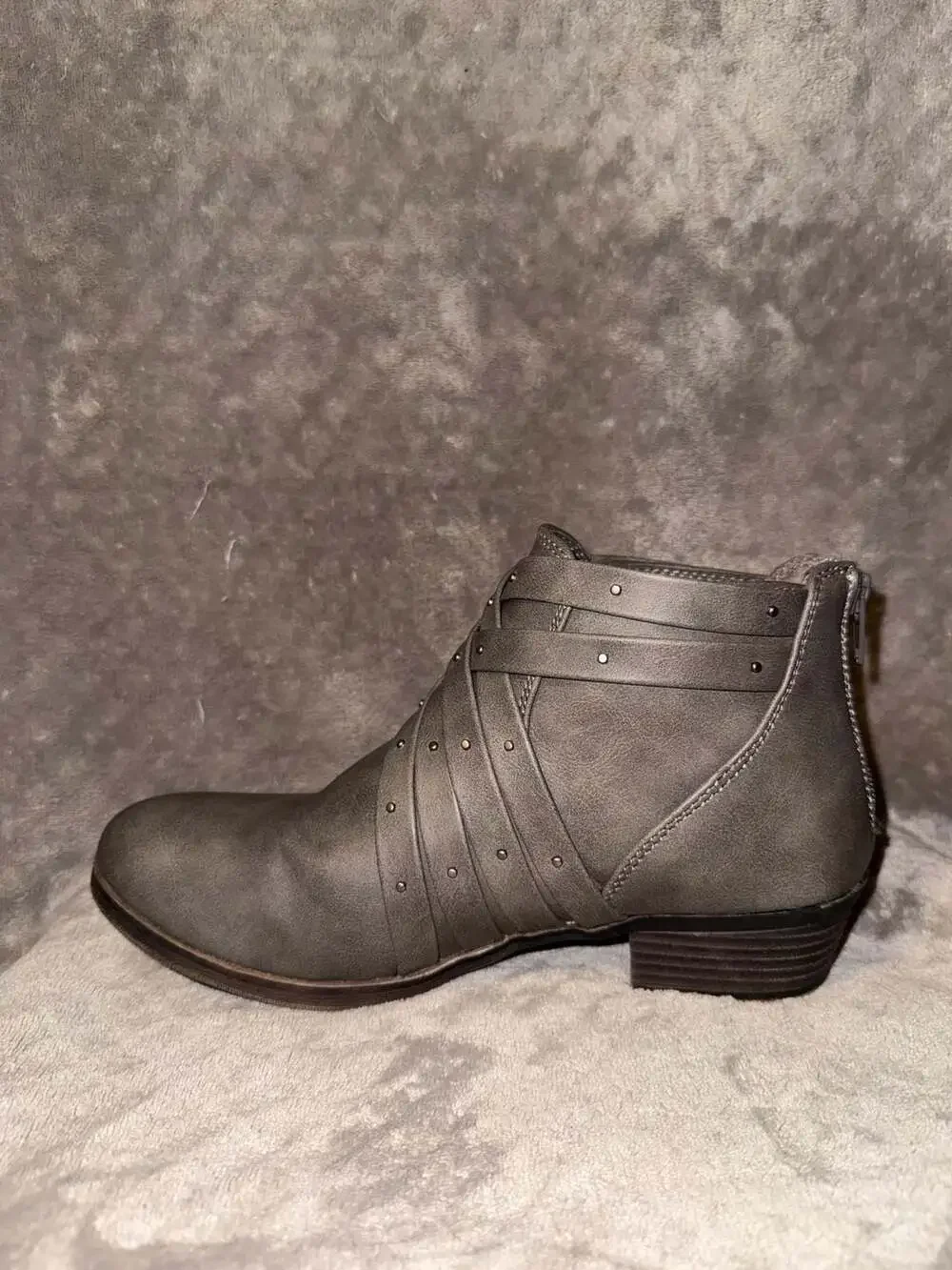 SO Women's Gray Studded Strappy Ankle Boots Size 8